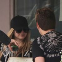 Avril Lavigne : Journée romantique à Paris avec un bel inconnu