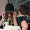 Avril Lavigne et son nouveau compagnon déjeunent à la Maison de la Truffe  avant de faire un peu de shopping à Paris le 10 mai 2012