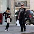  Avril Lavigne et son nouveau compagnon : pause shopping à Paris le 10 mai 2012 pour les tourtereaux 