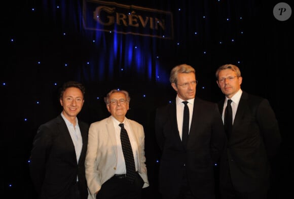 Lambert Wilson inaugure son double de cire au musée Grévin le 10 mai 2012, en présence de Bernard Pivot, président de l'Académie Grévin, et Stéphane Bern