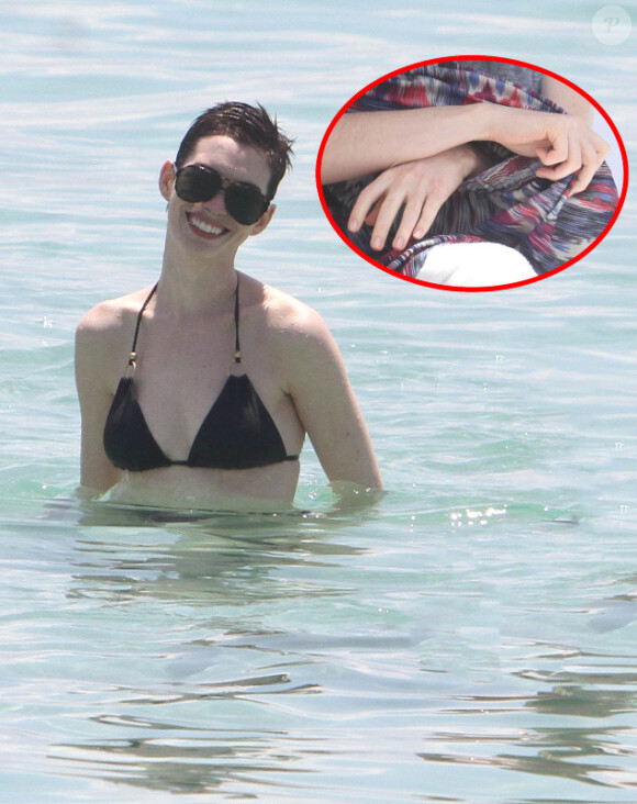 Anne Hathaway se baigne à Miami et profite du soleil, le 11 mai 2012. La star a enlevé sa bague de fiançailles. Est-ce seulement pour se baigner ?