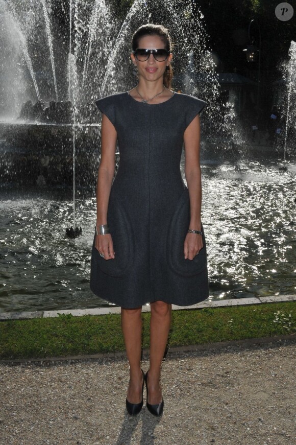 L'actrice-réalisatrice Maïwenn assiste au défilé Chanel qui présente sa collection Croisière 2012-2013 au château de Versailles. Le 14 mai 2012.