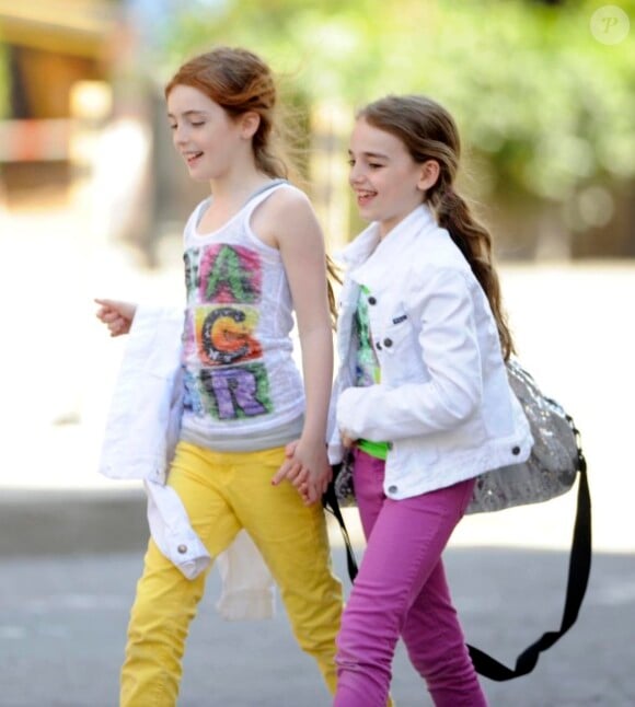 Liv, la fille de Julianne Moore, avec une amie à Los Angeles, le 13 mai 2012.