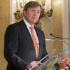 Le prince Willem-Alexander des Pays-Bas lors de son discours, au palais Noordeinde à La Haye le 15 mai 2012, pour la remise des Prix Pommes d'Oranje (Apeltjes van Oranje) du fonds Orange.