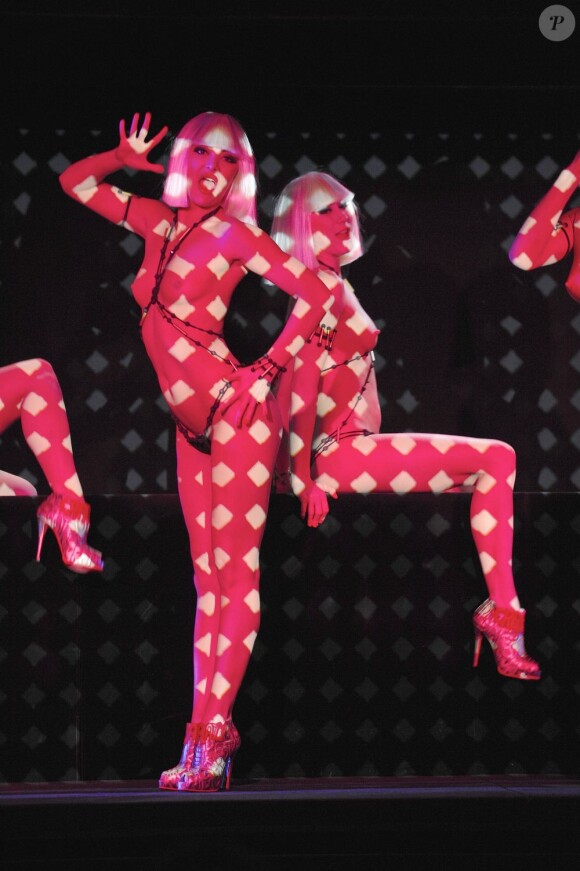 Le spectacle de Feu, imaginé par Christian Louboutin, au Crazy Horse, le 29 février 2012.