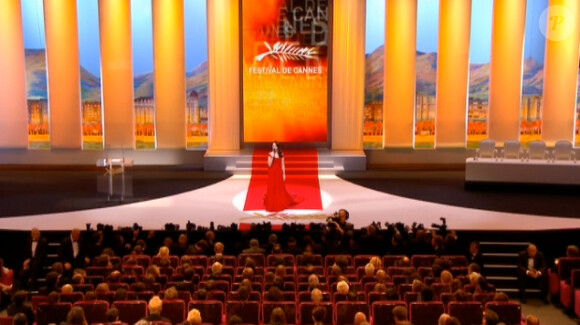 Bérénice Bejo lors de la cérémonie d'ouverture du 65e festival de Cannes le 16 mai 2012