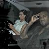 Kanye West et Kim Kardashian, dans la voiture, sortent à Londres du restaurant Zuma le 16 mai 2012