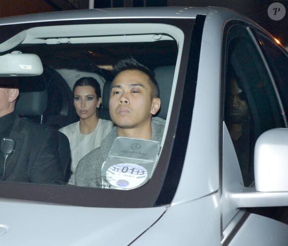 Kim Kardashian dans la voiture à Londres va au restaurant Zuma le 16 mai 2012