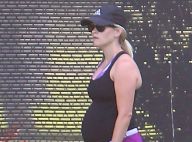 Reese Witherspoon, très enceinte au tennis, oublie ses parents qui se déchirent