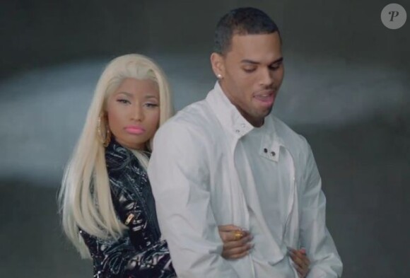 Nicki Minaj et Chris Brown, très proches dans le clip de Right By My Side.