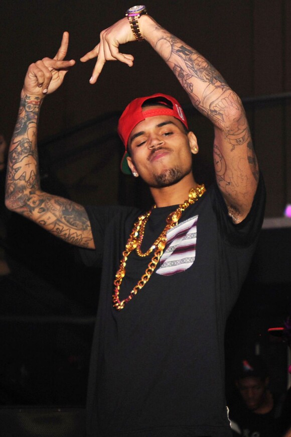 Chris Brown s'amuse en boîte de nuit à Miami. Le 18 février 2012.