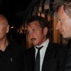 Sean Penn le 17 mai 2012 sortant d'un restaurant de Golf Juan quelques instants après Petra Nemcova