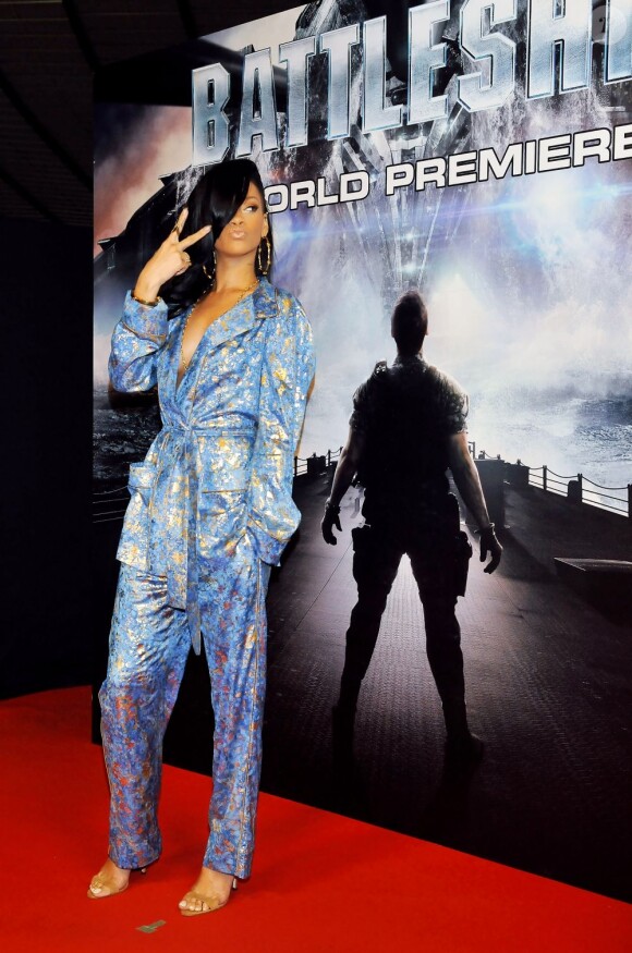 Rihanna portait une tenue Emilio Pucci et des sandales Manolo Blahnik lors de l'avant-première du film Battleship à Tokyo le 3 avril 2012.