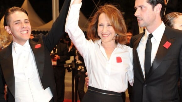 Cannes 2012 : Nathalie Baye devance avec grâce une Petra Nemcova scintillante