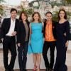 Melvil Poupaud, Nathalie Baye, Suzanne Clément et Monia Chokri ont posé avec le réalisateur Xavier Dolan pour la présentation de Laurence Anyways au Festival de Cannes le 19 mai 2012.