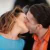 Suzanne Clément et Xavier Dolan ont échangé un baiser passionné lors du photocall de présentation de Laurence Anyways, troisième long métrage du réalisateur canadien de 23 ans, au Festival de Cannes le 19 mai 2012, en présence des autres protagonistes, Melvil Poupaud, Nathalie Baye, et Monia Chokri.