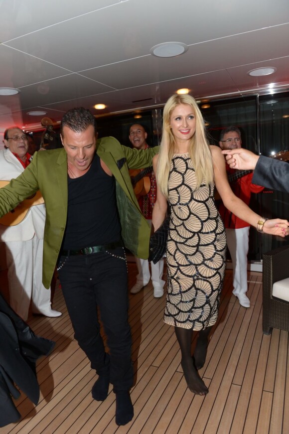 Paris Hilton et Jean-Roch au VIP Room de Cannes, le samedi 19 mai 2012.