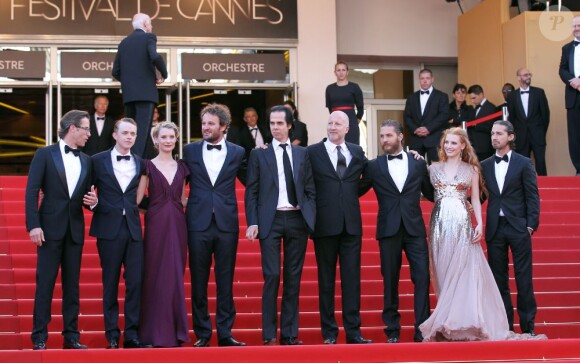 Photo de famille pour le casting du film Lawless, sur les marches du Palais des Festivals. Cannes, le 19 mai 2012.