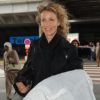 Alexandra Lamy sort de l'aéroport de Nice, le 20 mai 2012.
