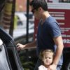Cash Warren et sa fille aînée Honor en route pour déjeuner en famille, à Los Angeles le 20 mai 2012.