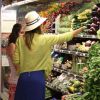 Jessica Alba, toujours stylée, fait quelques courses dans un supermarché de Los Angeles, le 20 mai 2012.