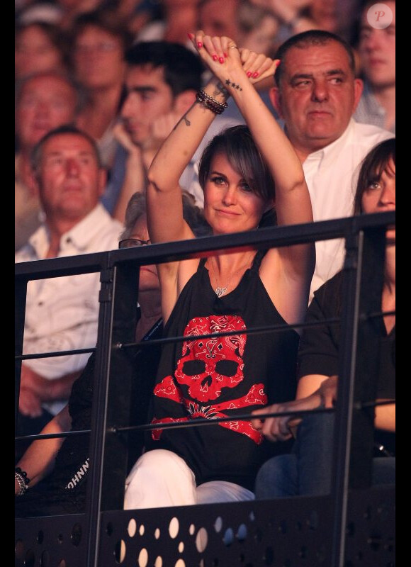 Laeticia Hallyday aux premières loges pour le concert de Johnny Hallyday à Montpellier, le 15 mai 2012.