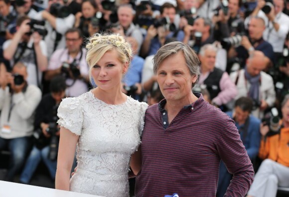 Kirsten Stewart et Viggo Mortensen lors du photocall du film Sur la route lors du Festival de Cannes le 23 mai 2012