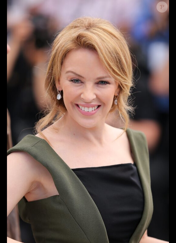 Kylie Minogue lors du photocall de Holy Motors, au Festival de Cannes le 23 mai 2012.