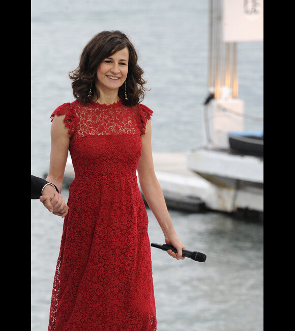 Valérie Lemercier sur le plateau du Grand Journal de Canal+ lors du Festival de Cannes le 21 mai 2012