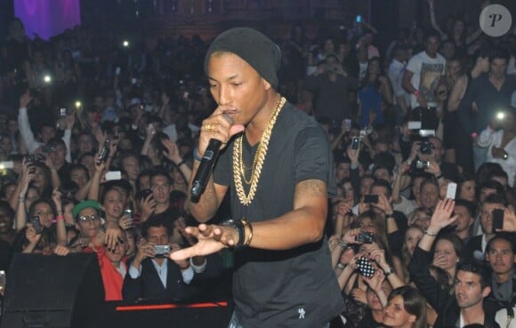 Pharrell Williams en showcase au Gotha Club à Cannes le 24 mai 2012