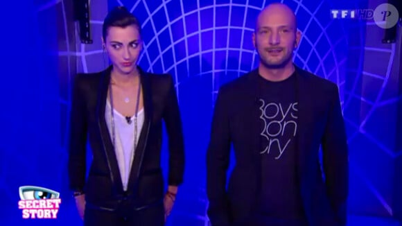 Kévin et Caroline dans la quotidienne de Secret Story 6 sur TF1 le samedi 26 mai 2012