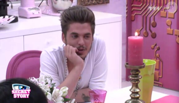 Yoann dans la quotidienne de Secret Story 6 sur TF1 le samedi 26 mai 2012