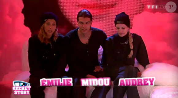 Audrey, Midou et Emilie dans la Secret Box dans la quotidienne de Secret Story 6 sur TF1 le samedi 26 mai 2012