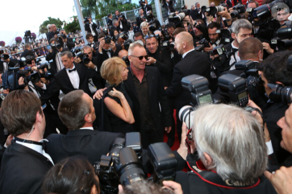 Sting et Trudie Styler provoquent la frénésie des photographes lors de la montée des marches pour le film Mud au Festival de Cannes le 26 mai 2012