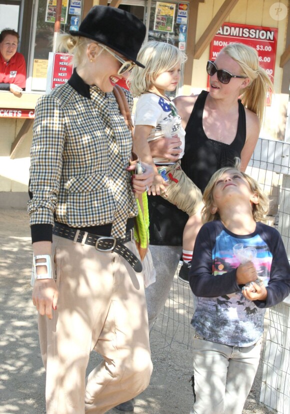 Gwen Stefani emmène ses fils Kingston et Zuma à la ferme pour l'anniversaire de son aîné. Moorpark, Californie, le 26 mai 2012.