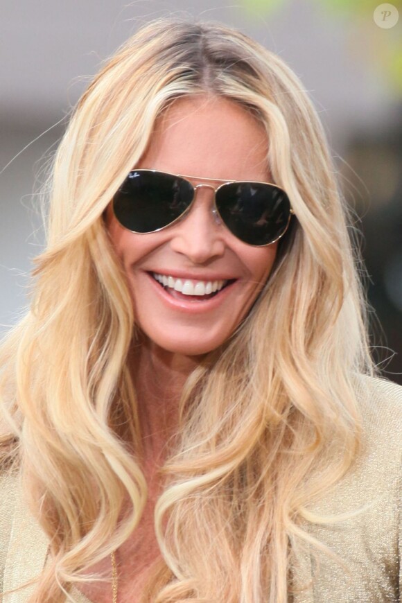 Elle Macpherson à Los Angeles, le 20 février 2012.