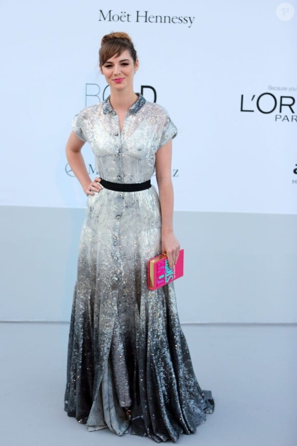 Louise Bourgoin, représentante de l'élégance française au gala de l'amfAR pendant le Festival de Cannes 2012.