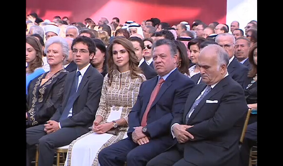 Le roi Abdullah II de Jordanie, avec son épouse la reine Rania et leur fils aîné le prince héritier Hussein, a célébré le 25 mai 2012 la Fête de l'indépendance de la Jordanie au palais Raghdan, à Amman.
