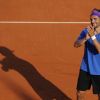 Arnaud Clément lors du premier tour de son dernier Roland-Garros, le 28 mai 2012. Pour son baroud d'honneur à la Porte d'Auteuil, le 139e mondial a offert un match en cinq sets de plus de quatre heures face à Alex Bogomolov, et s'est qualifié pour le second tour sous l'ovation de sa compagne Nolwenn Leroy, de sa famille et du public du court n°1.