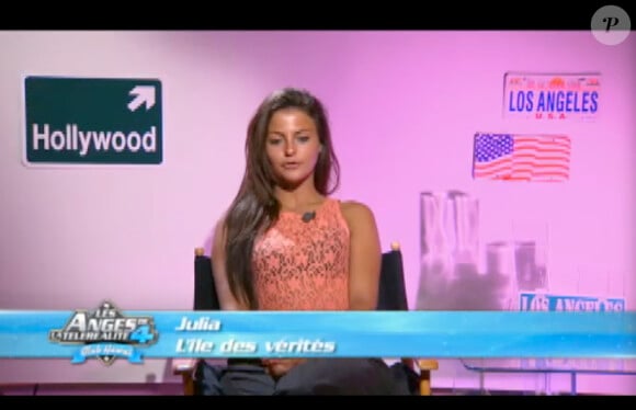 Julia dans Les Anges de la télé-réalité 4 le mardi 29 mai 2012 sur NRJ 12
