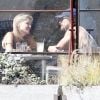 Au restaurant, Sharon Stone et son nouvel amoureux Martin Mica à Venice Beach, à Los Angeles le 29 mai 2012