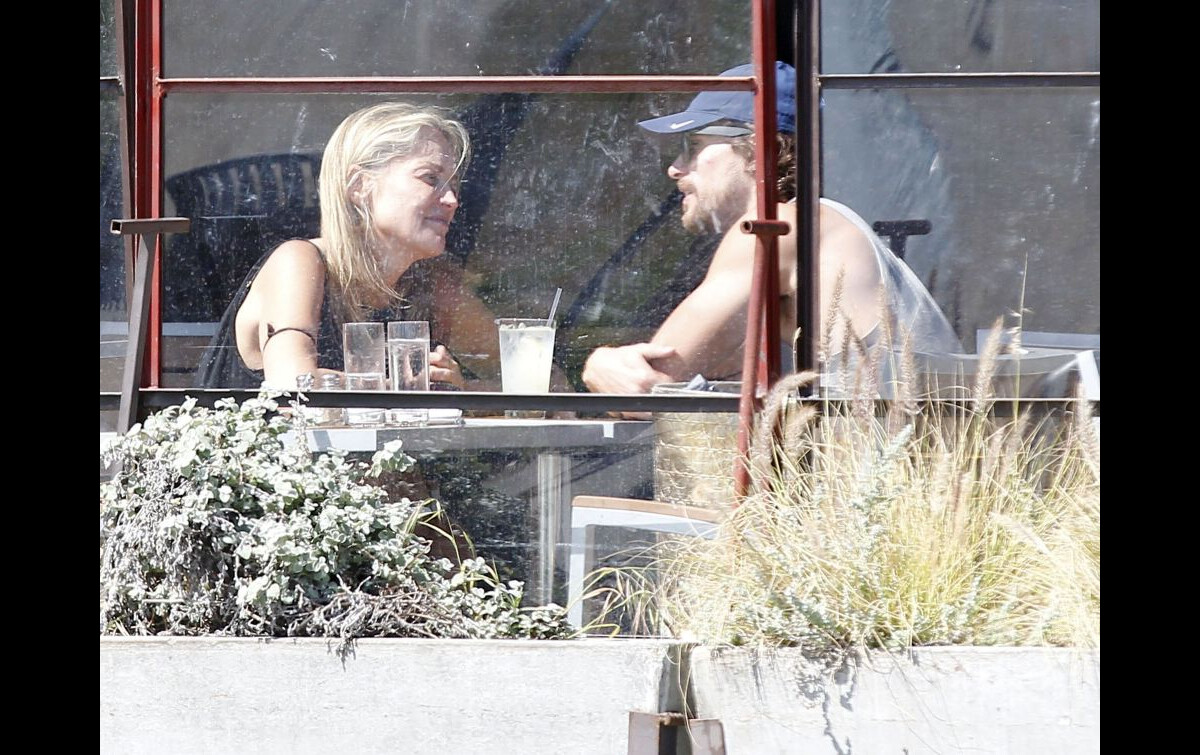 Photo Au Restaurant Sharon Stone Et Son Nouvel Amoureux Martin Mica