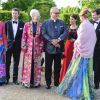Sitte Seeberg (robe bleu-vert), secrétaire générale de la WWF Danemark, s'est jointe à la famille royale pour la photo souvenir, avec (de g. à d.) la princesse Mary, le prince Frederik, la reine Margrethe, le prince Henrik, la princesse Marie et le prince Joachim.
La famille royale de Danemark à l'orangerie du palais de Fredensborg le 30 mai 2012 pour un dîner de bienfaisance à l'occasion des 40 ans de la WWF Danemark, dont le prince consort Henrik de Danemark assume la présidence.