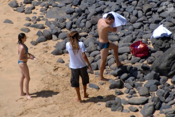 Kaka et sa femme Caroline Celico Noronha en vacances sur la plage de Fernando de Noronha, au Brésil le 30 mai 2012