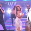 Le 23 mai 2012 sur la Fox, pour la finale d'American Idol, Jennifer Lopez interprète ses titres Follow the leader et Goin' in avec Flo Rida et Wisin y Yandel.