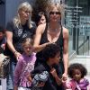 Heidi Klum, Henri, Johan, Leni et Lou se baladent à Los Angeles, le samedi 2 juin 2012.