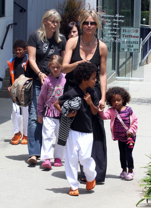 Heidi Klum, Henri, Johan, Leni et Lou se baladent à Los Angeles, le samedi 2 juin 2012.
