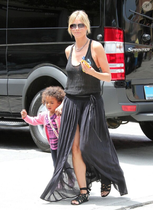 Heidi Klum et Lou se baladent à Los Angeles, le samedi 2 juin 2012.