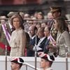 Le roi Juan Carlos Ier d'Espagne, la reine Sofia, le prince Felipe et la princesse Letizia ont assisté samedi 2 juin 2012 aux célébrations de la Journée des forces armées sur la grand'place de Valladolid.