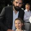Sébastien Chabal très fier d'être au côté de sa fille Lily-Rose qui a baptisé une fleur créée pour les 20 ans de Disney le 31 mai 2012 au Jardin des Tuileries à Paris